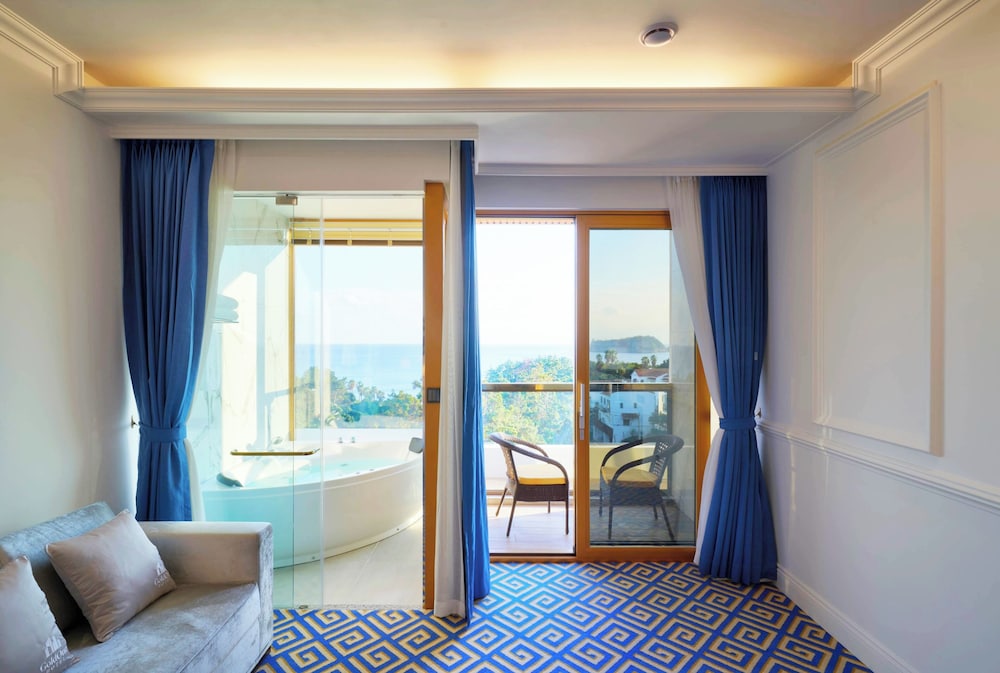 Ocean View Family with Jacuzzi - Photo 9