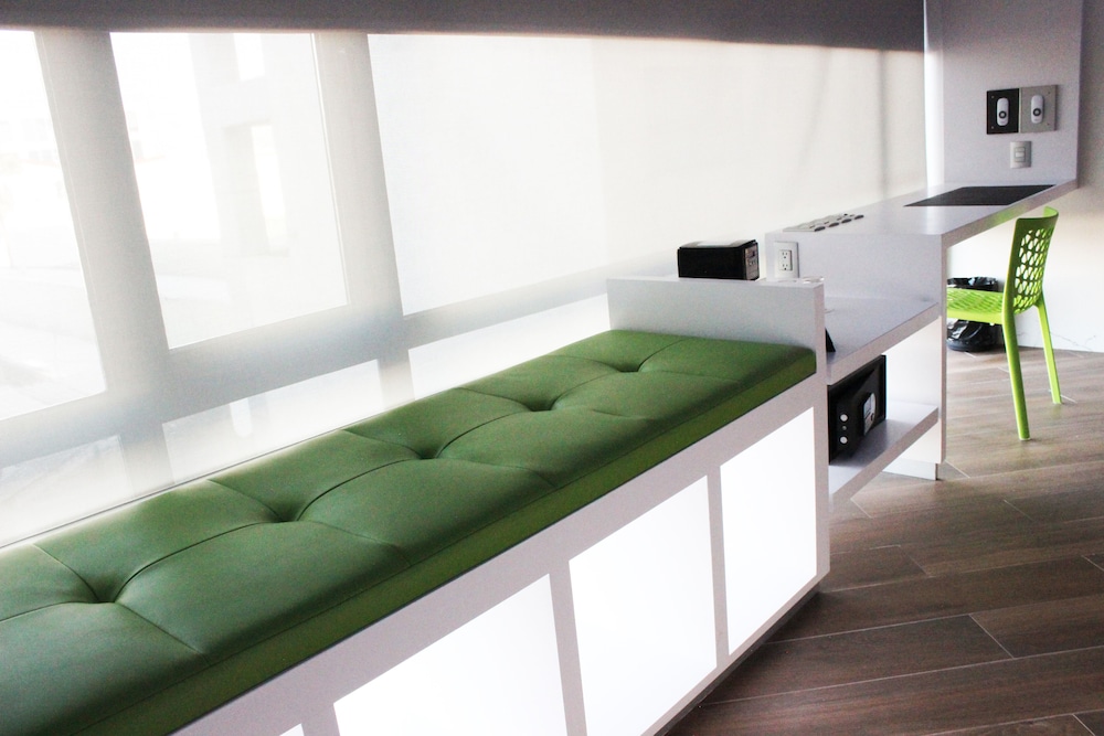 Suite - Photo 17