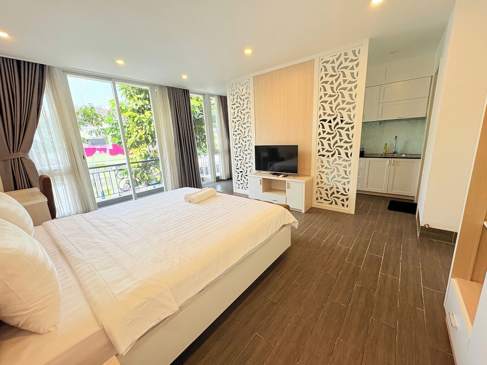 Deluxe Studio, Balcony, City View