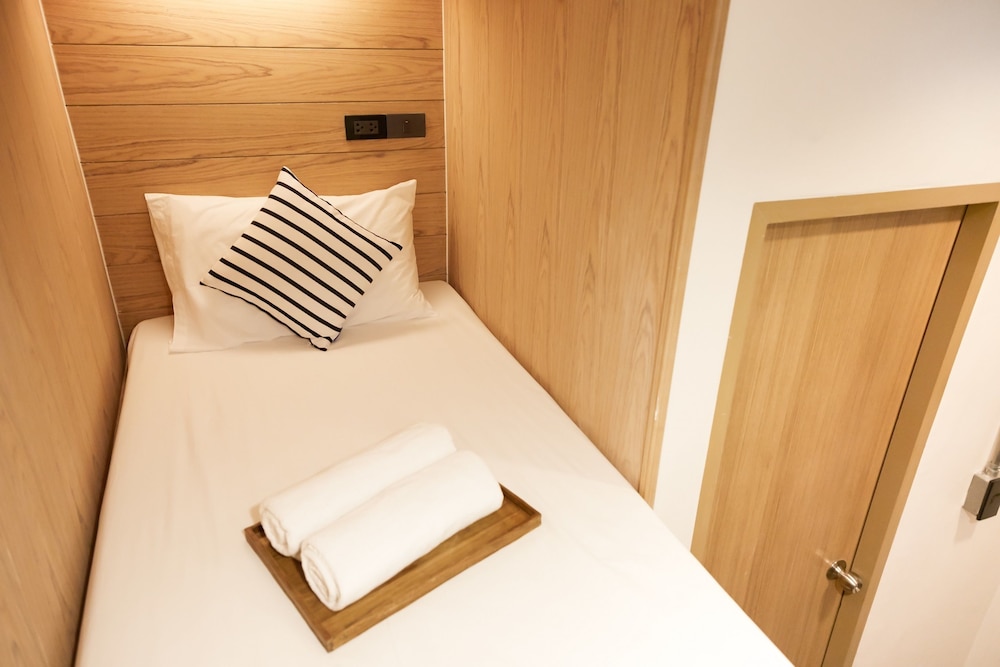 Basic Twin Room, 2 Twin Beds photo 3