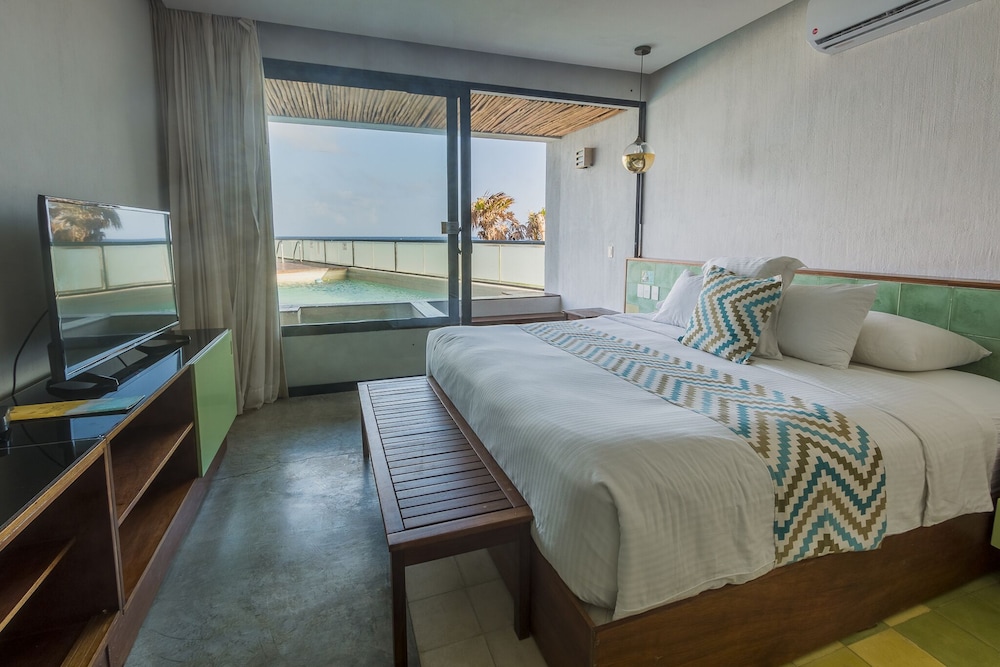 Master Suite Ocean view and plunge pool photo 3