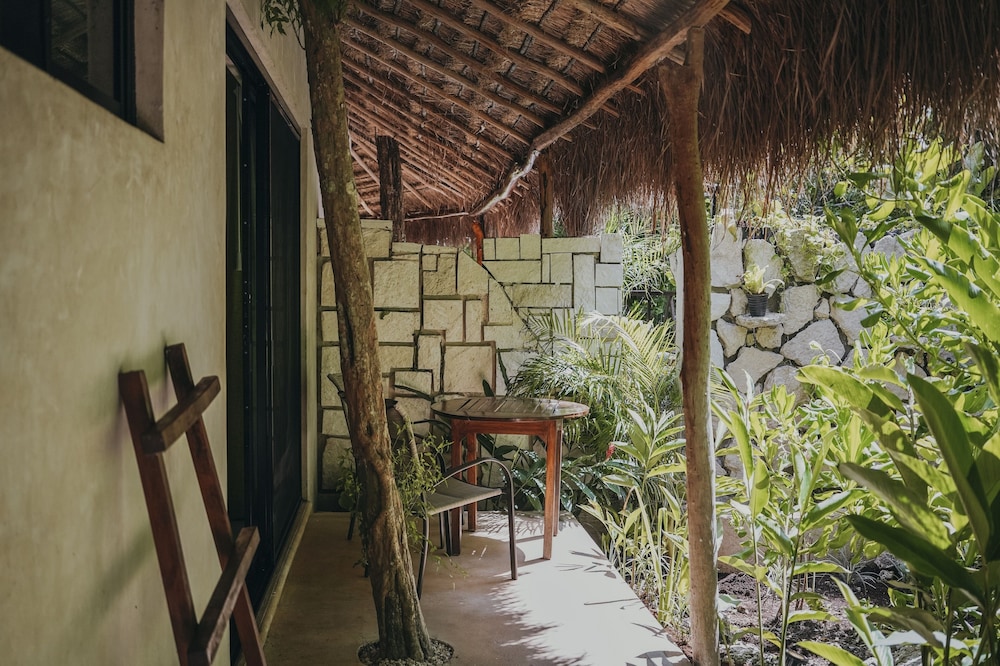 Bungalow, 2 Queen Beds photo 3
