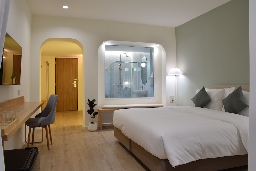 Deluxe Room, Balcony