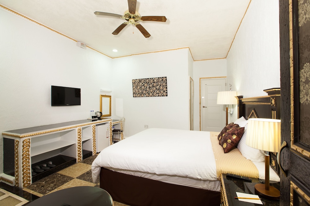 Standard King Room photo 1