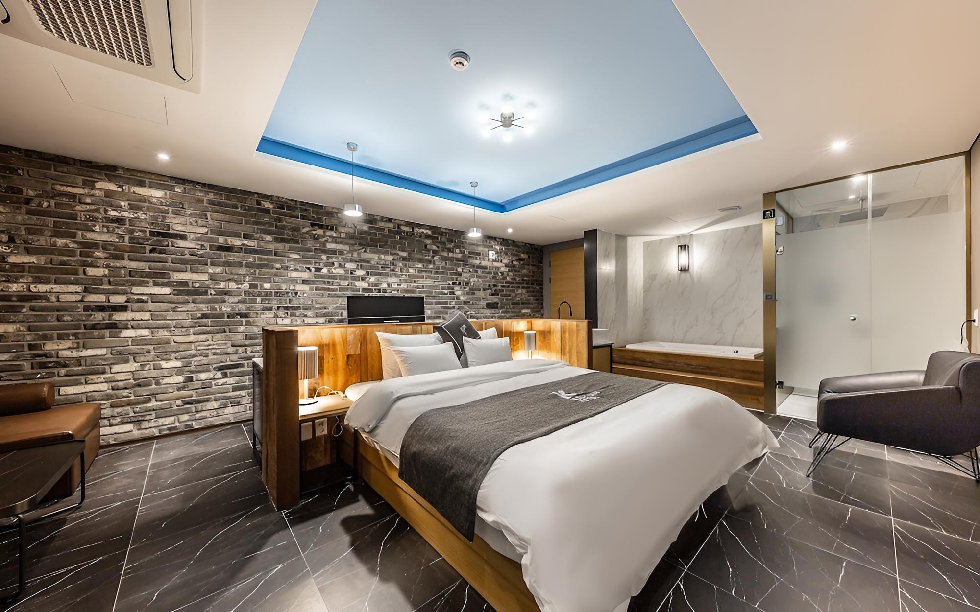 Room (Open Special Suite (Hard Drive-Less P) photo 3