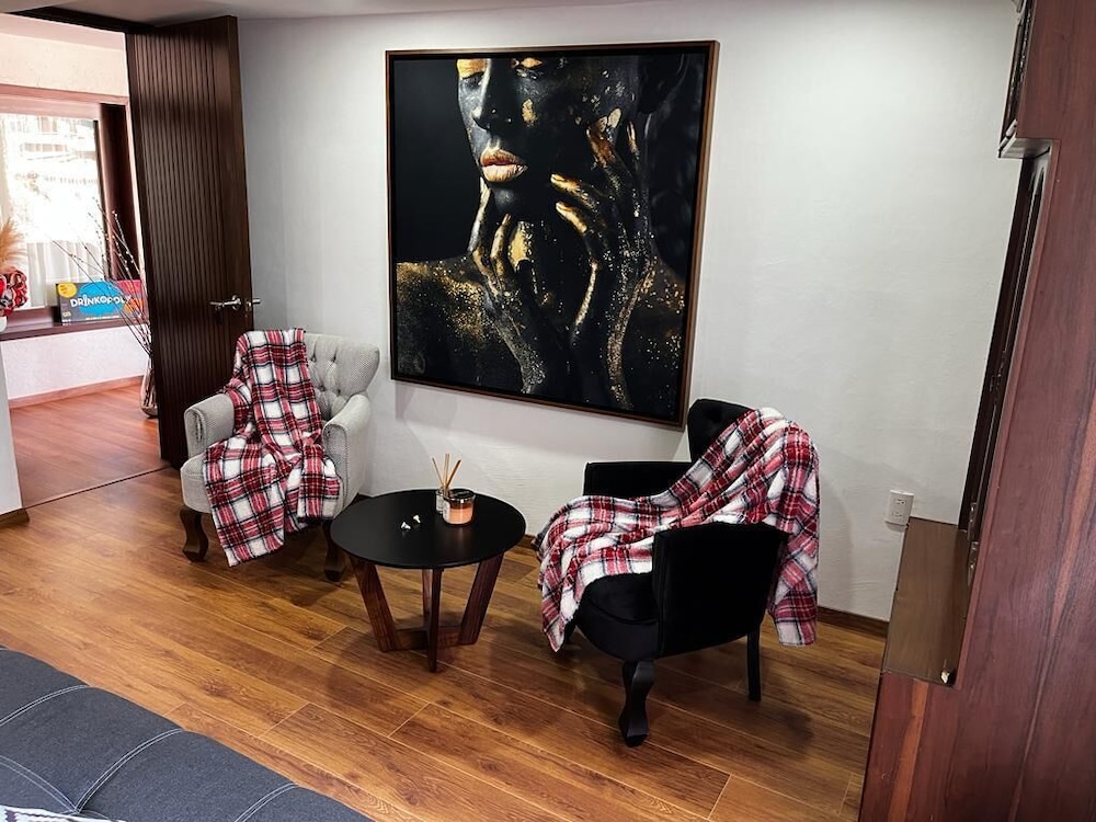 Family Suite, 1 Queen Bed with Sofa bed, Patio photo 2