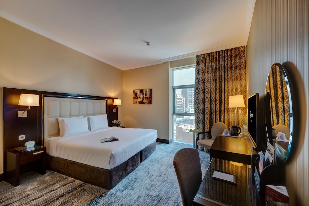 Deluxe Suite, 1 King Bed, City View