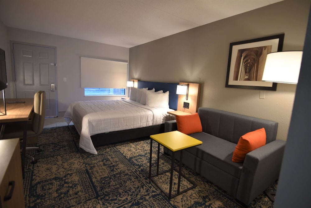 Studio Suite, 1 King Bed, Non Smoking - Photo 1