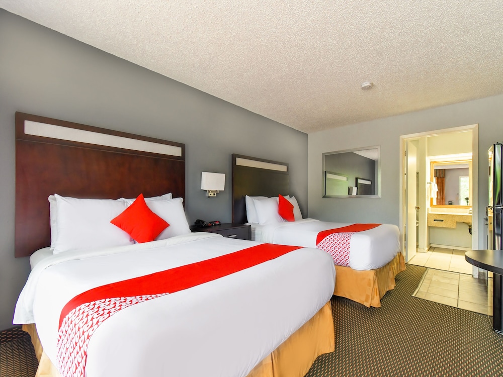 Room, 2 Queen Beds photo 1