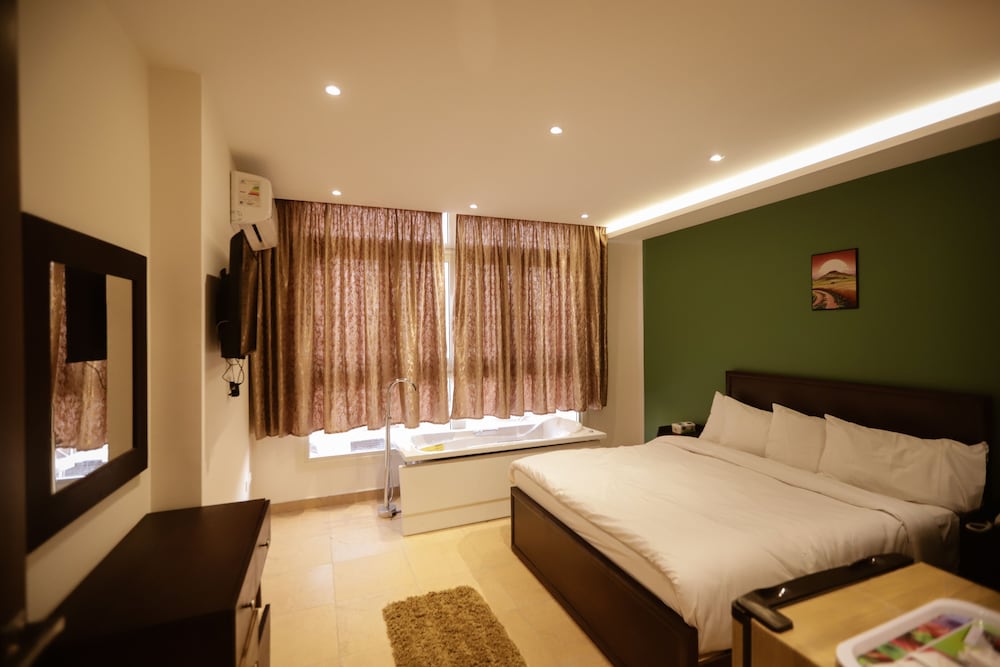 Deluxe Double Room, Hot Tub, Mountain View