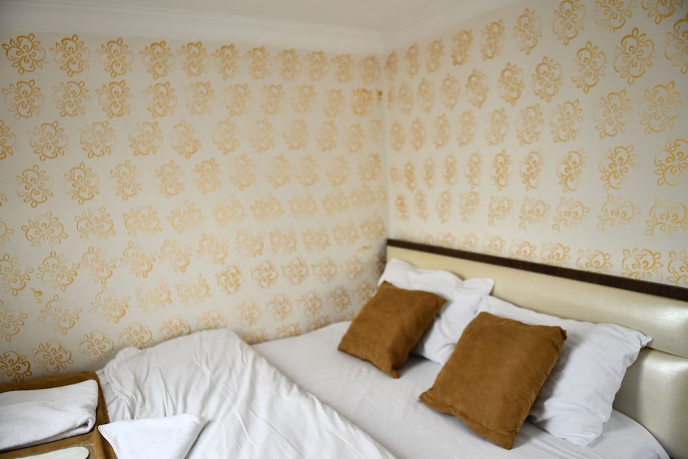 Honeymoon Room photo 2