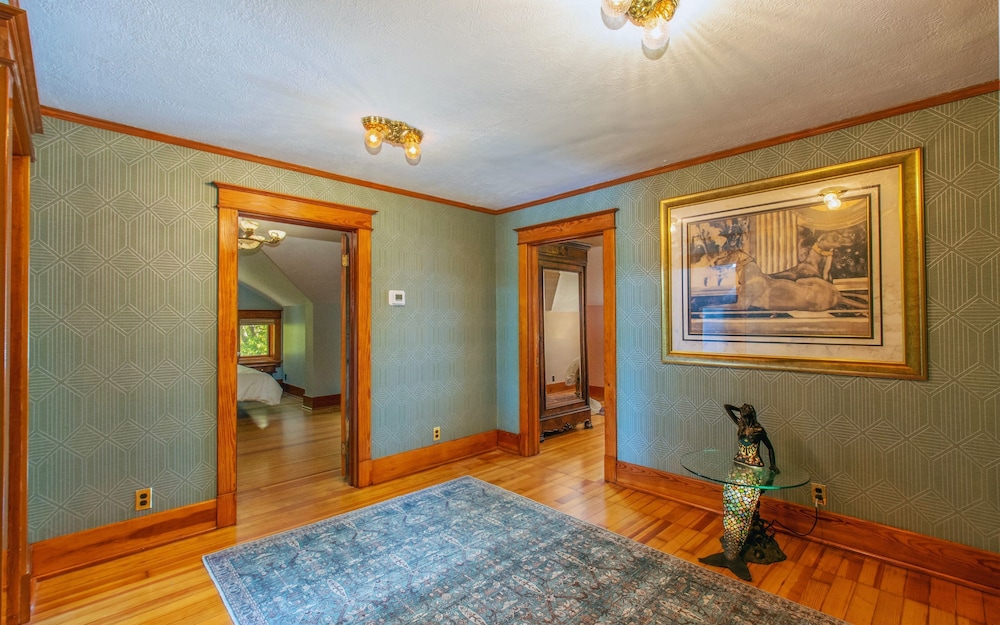 Dorothy Room photo 2