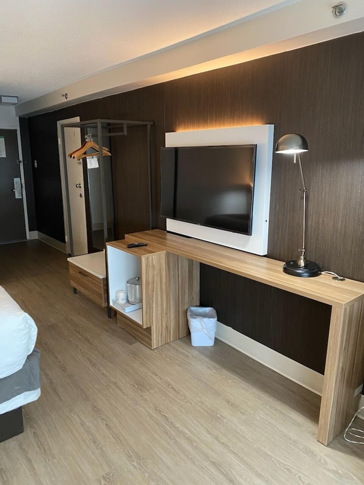 Standard Room, 2 Queen Beds, Non Smoking - Photo 3