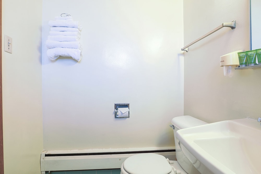Room, Multiple Beds - Photo 12