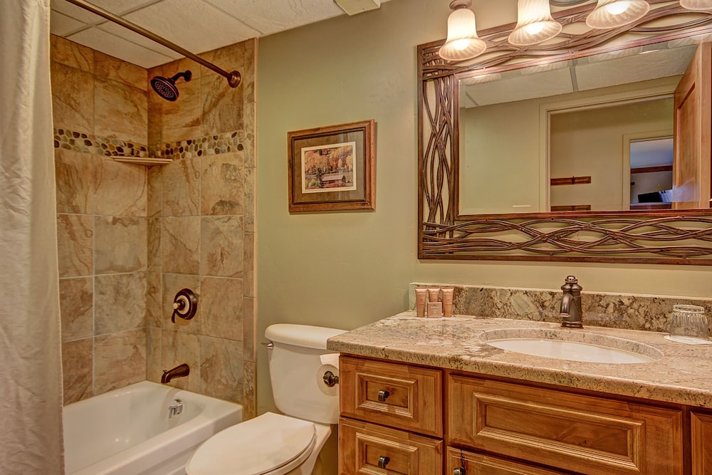Suite, 1 Bedroom - Photo 17