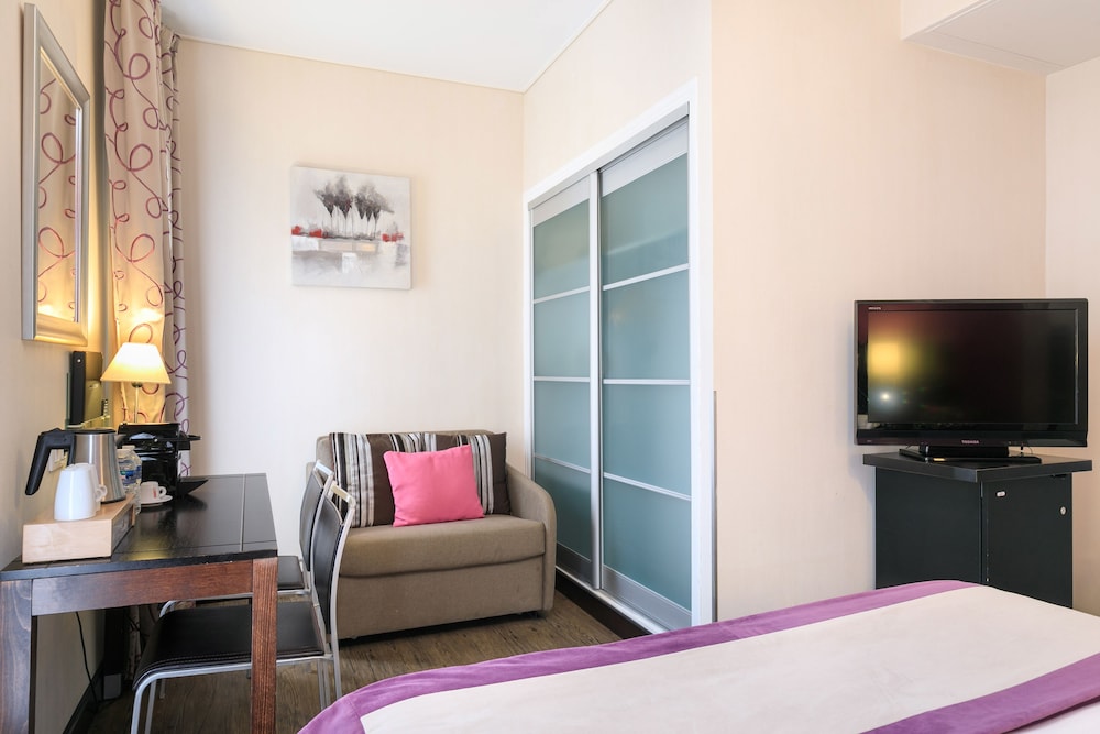 Deluxe Triple Room, 1 Queen Bed with Sofa bed