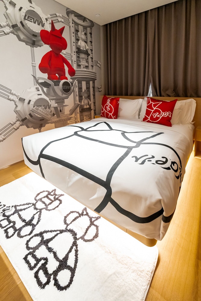 Classic Room, 1 Queen Bed, Non Smoking, City View