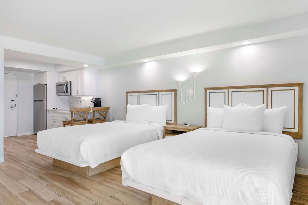 Standard Room, 2 Double Beds, Non Smoking, Balcony (Larger Room;Gulf View) - Photo 7
