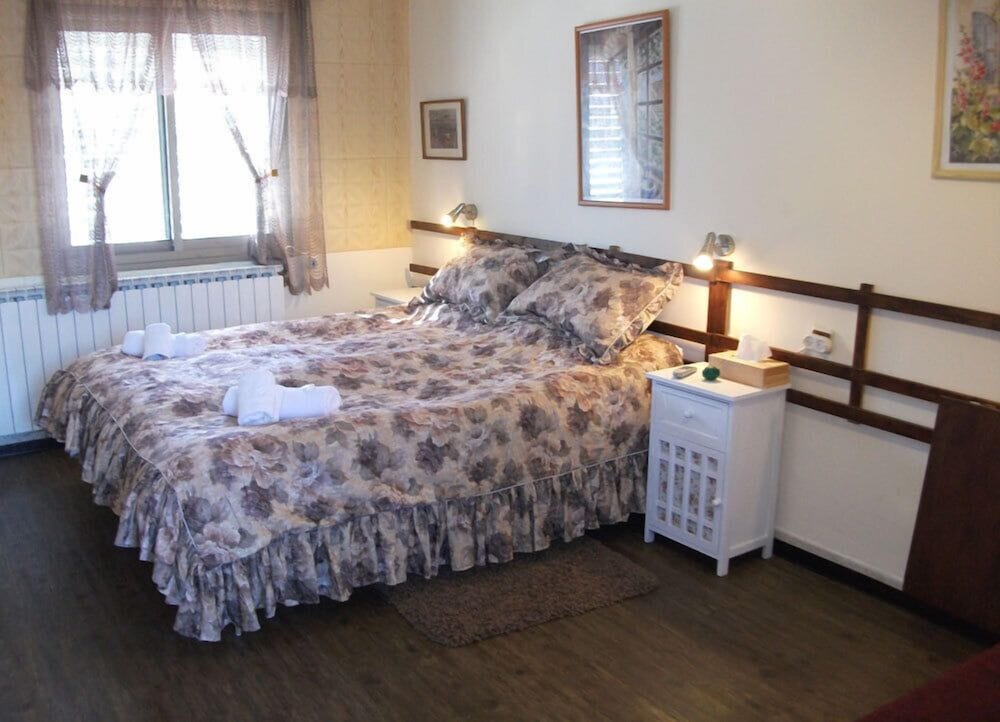 Standard Double Room (With Shower) photo 3
