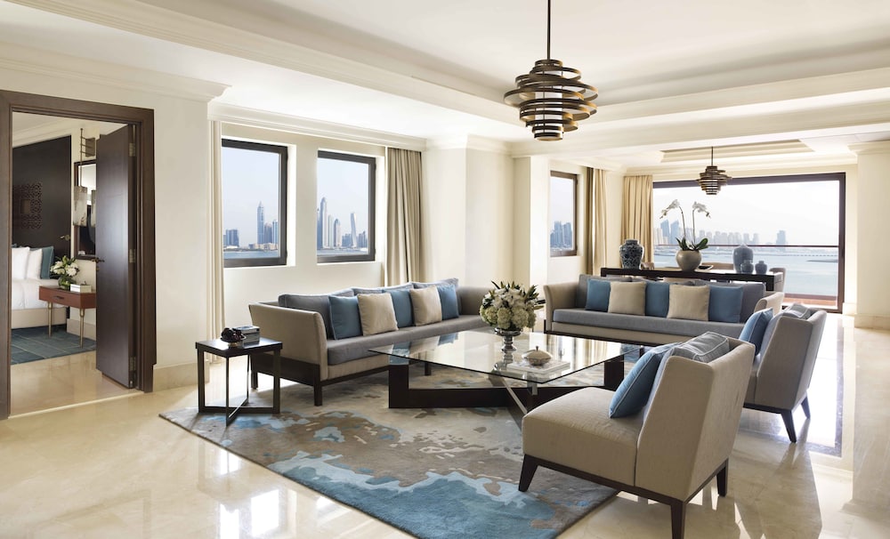 Signature Suite, 1 King Bed, Jetted Tub, Sea View thumbnail 6