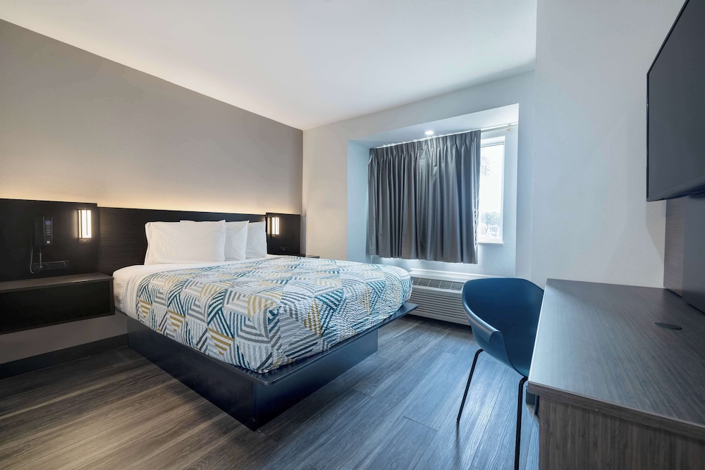 Superior Room, 1 Queen Bed, Non Smoking photo 2