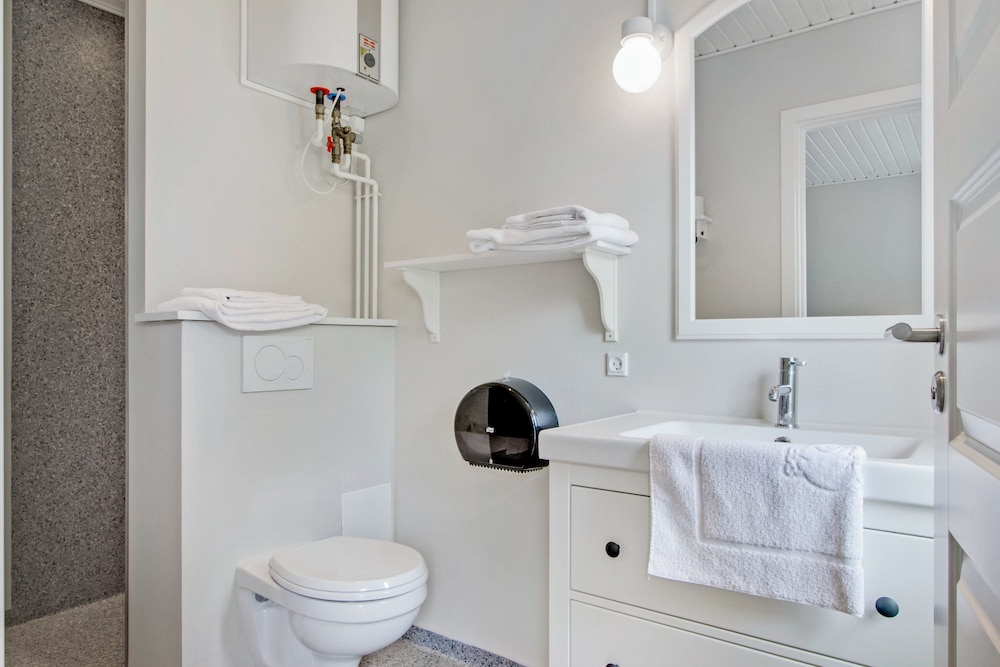 Basic Quadruple Room photo 2
