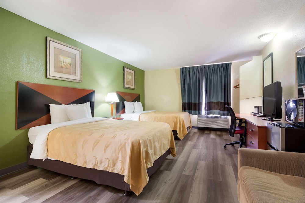 Standard Double Room, 2 Double Beds, Smoking - Photo 1
