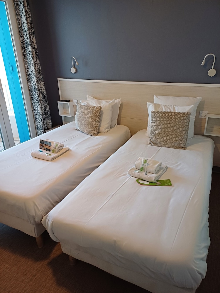 Standard Twin Room photo 2