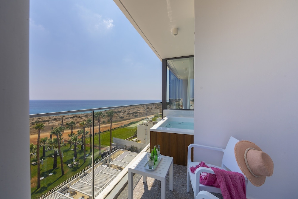 Junior Suite, Hot Tub, Sea Facing (Outdoor Jetted Tub) - Photo 2