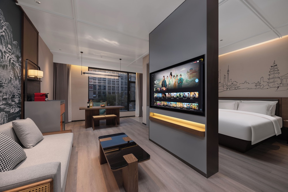 Comfort Suite, Non Smoking, City View
