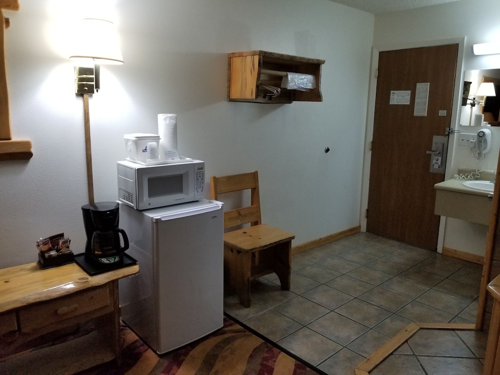 Suite, 1 King Bed, Non Smoking photo 2