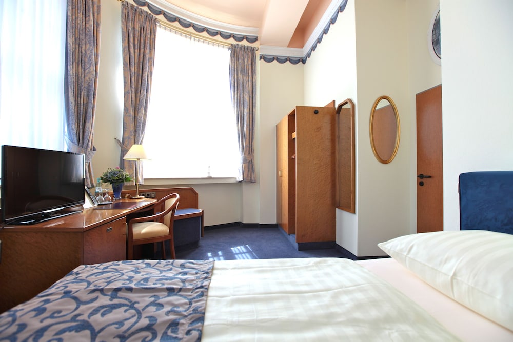 Oriel Single Room