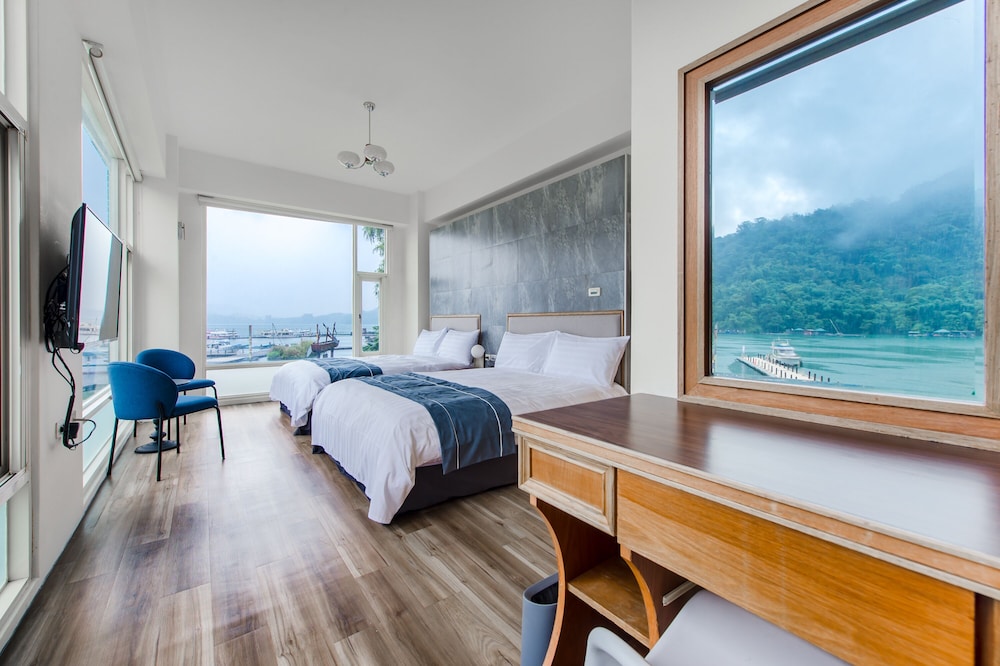 Quadruple Room, Lake View - Photo 5