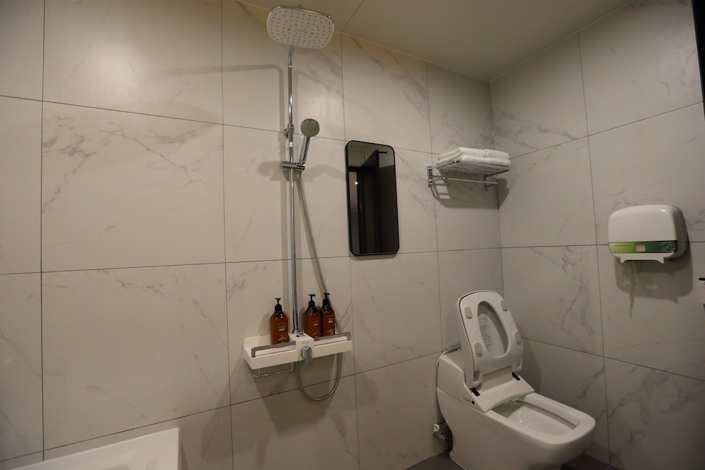 Suite (+ Styler) - Photo 2