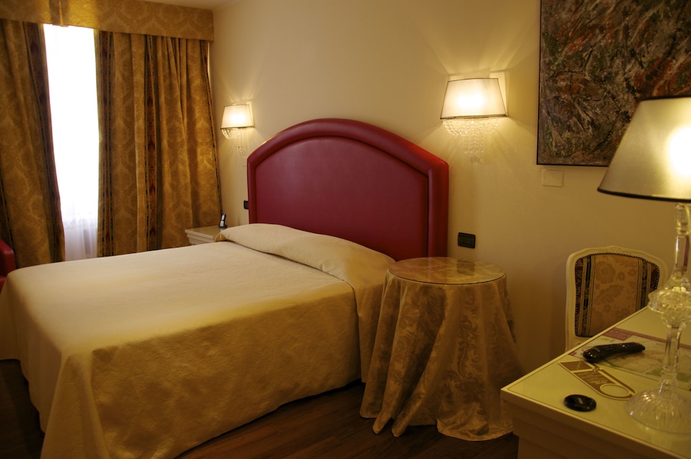 Classic Double Room, 1 Double Bed, Private Bathroom, City View photo 1