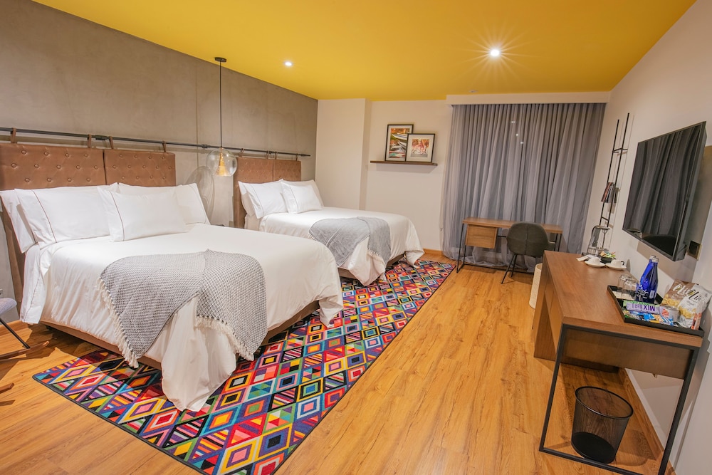 Room, 2 Double Beds - Photo 1