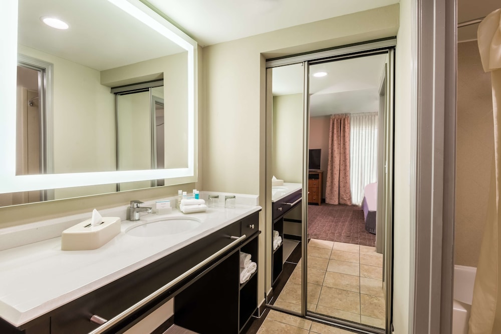 Suite, 1 King Bed, Accessible, Non Smoking (Hearing)