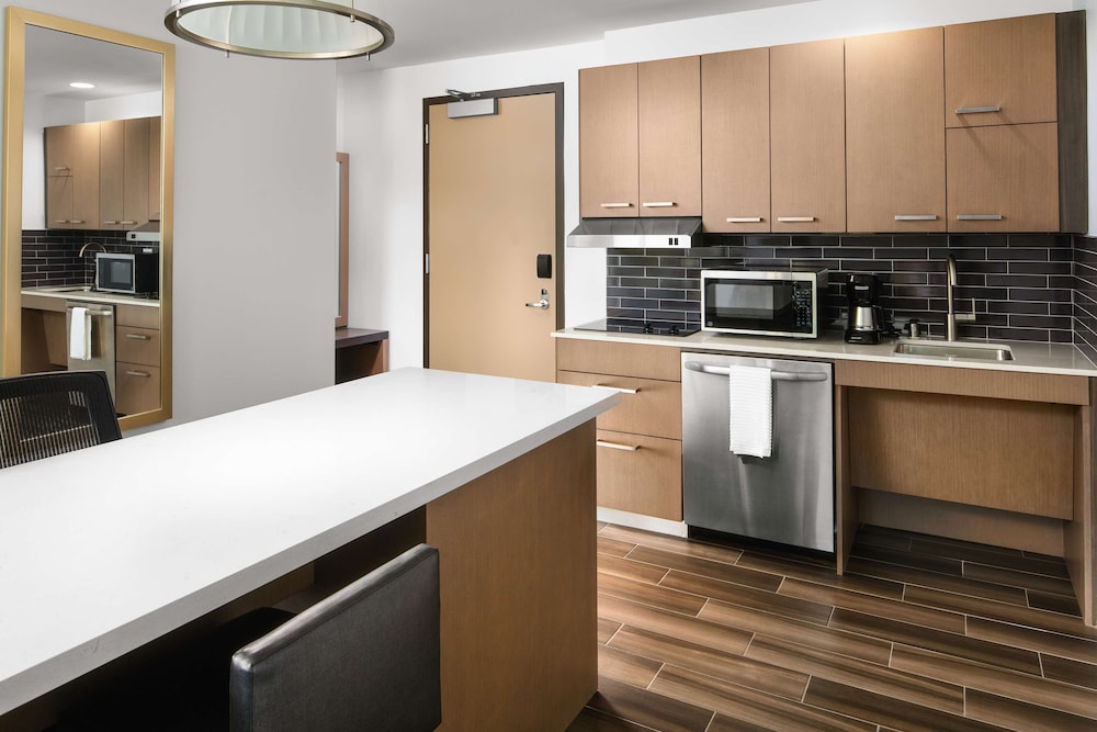 Executive Suite, Kitchen, Corner (2 Queen Beds & 1 Sofabed, Accessible) photo 2