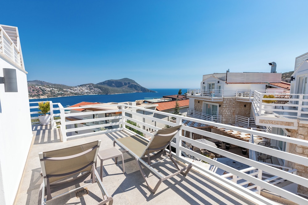 Penthouse Room, Jetted Tub, Sea View - Photo 10
