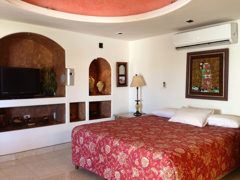 Basic Single Room, 1 King Bed photo 1