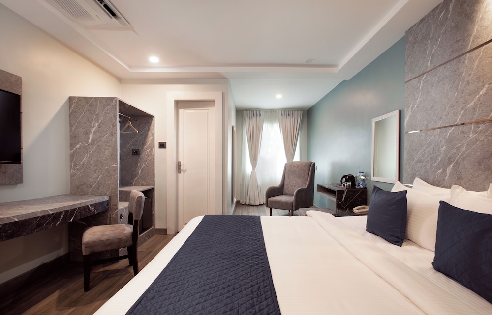 Premium Double Room - Photo 13