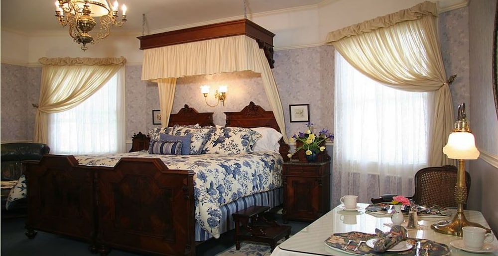 The blue room photo 1