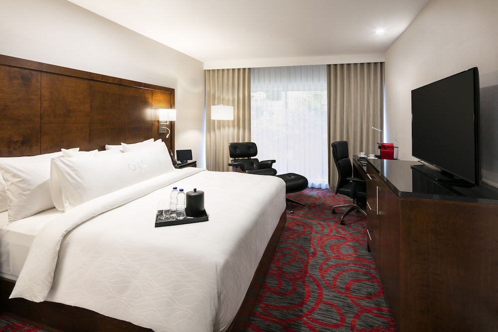 Premium Room, 1 King Bed photo 2