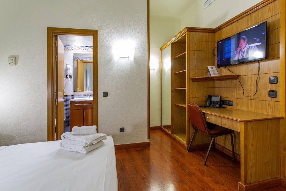 Double or Twin Room (Interior) - Photo 13