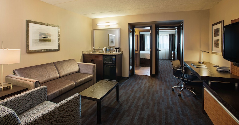 2 DOUBLE 1 BEDROOM MOBILITY ACCESSIBLE W/ TUB