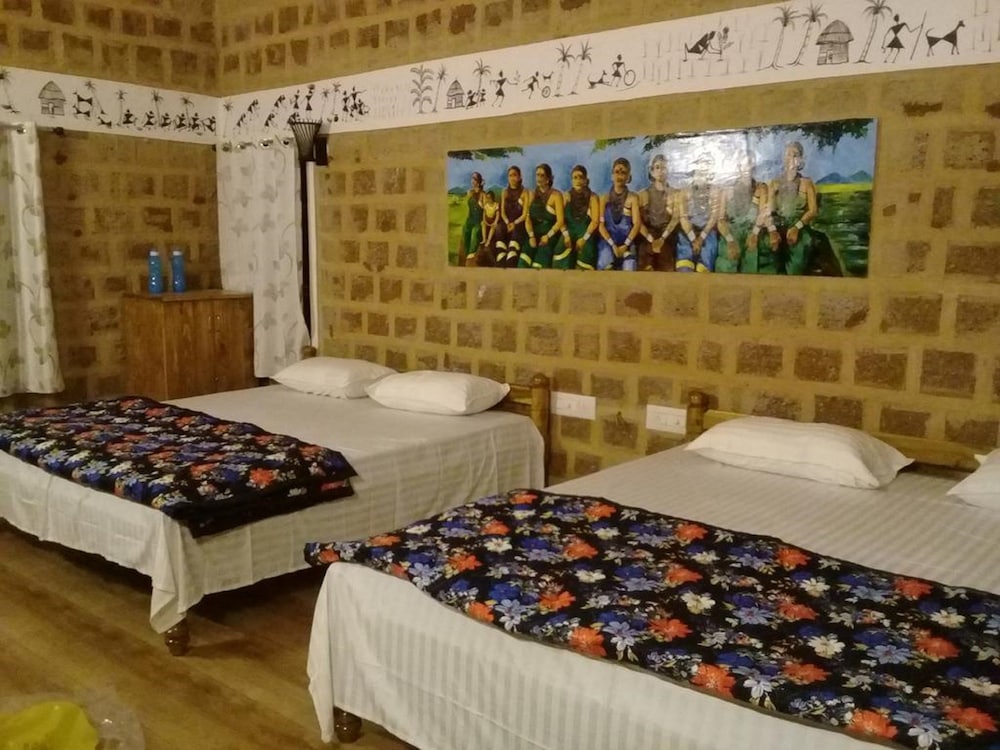 Family Room, 2 Double Beds, Non Smoking photo 3