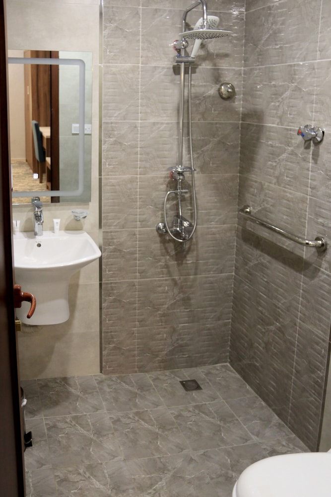 Double or Twin Room - Photo 11