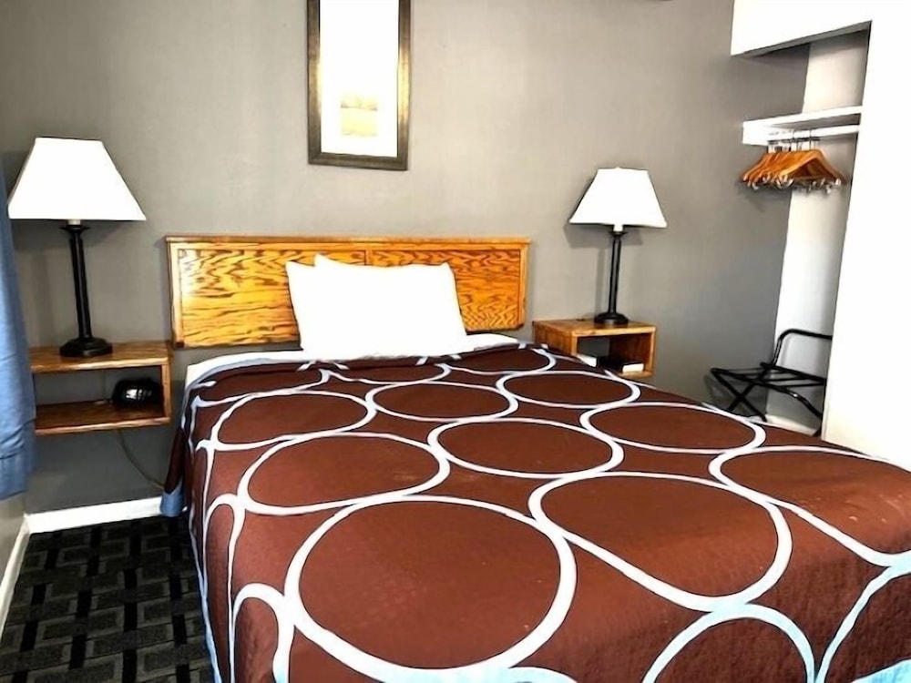 Standard Room, 1 Queen Bed