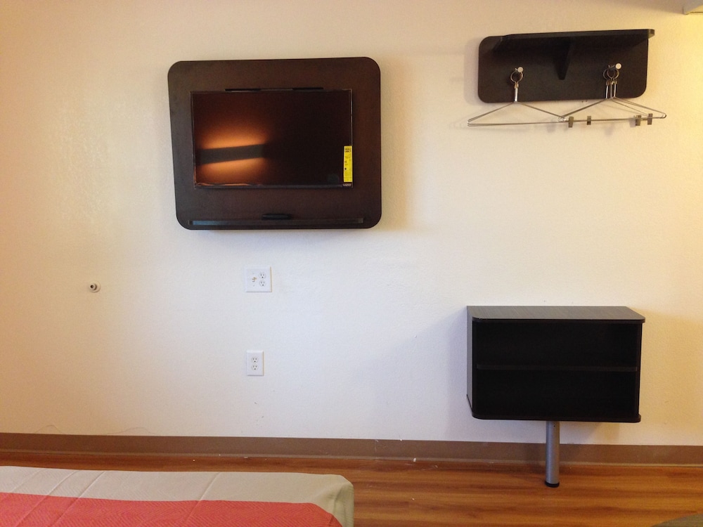 Standard Room, 2 Double Beds, Smoking photo 3