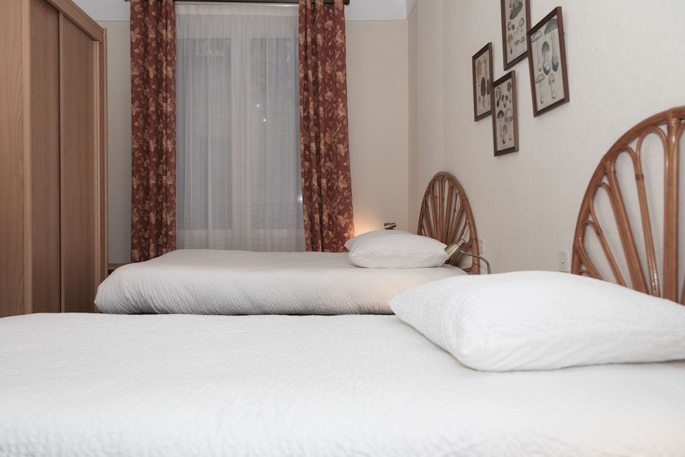 Standard Twin Room - Photo 4